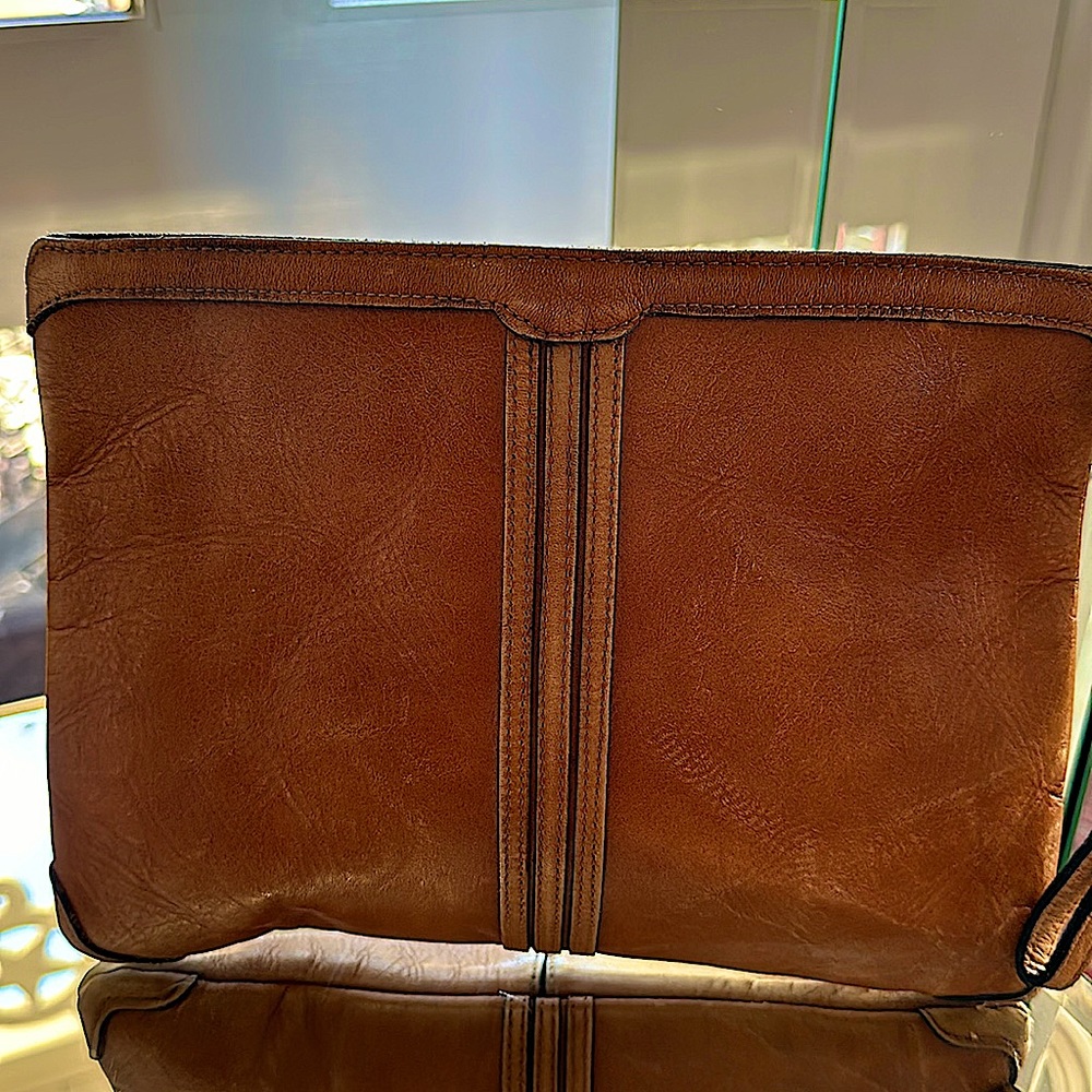 Gorgeous vintage 60’s tan camel leather clutch handbag wristlet